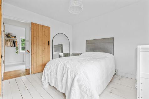 52 Shott Lane-5.jpg