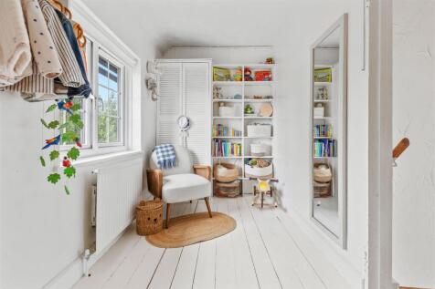 52 Shott Lane-6.jpg
