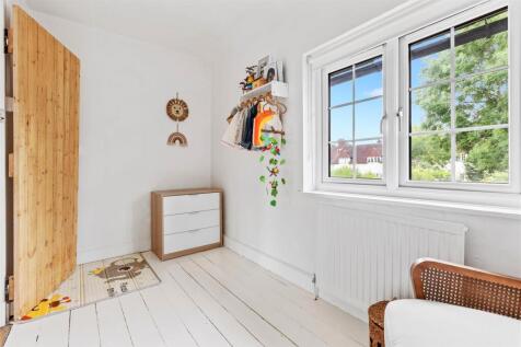 52 Shott Lane-7.jpg