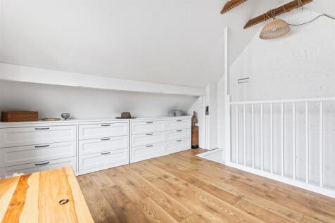 52 Shott Lane-1.jpg