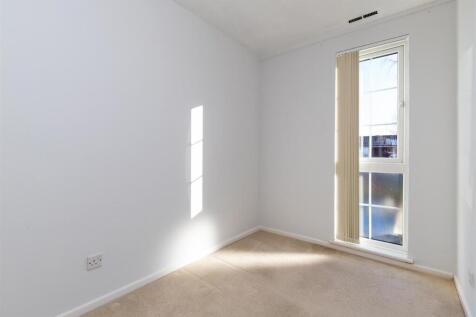 18 Milne Close (3 of 16).jpg