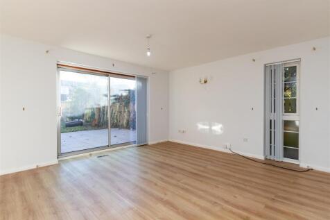 18 Milne Close (12 of 16).jpg