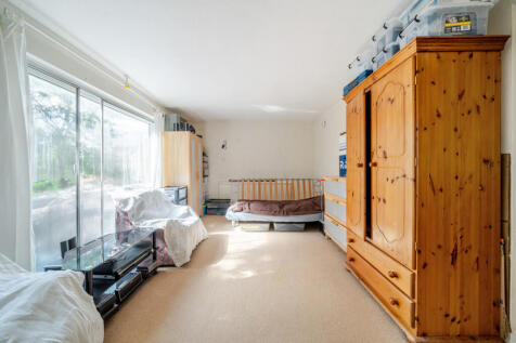 1348131-12-68c008...