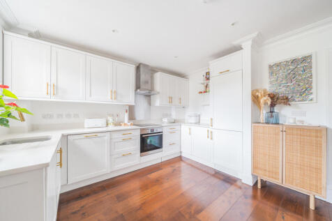 1316074-11-685d36...