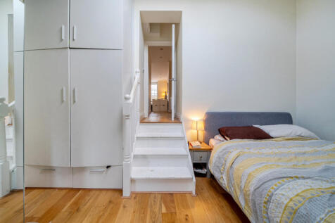 1373169-5-6904d70...