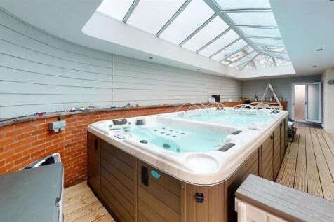 Highfield-House-Little-Ditton-Bathroom(1).jpg