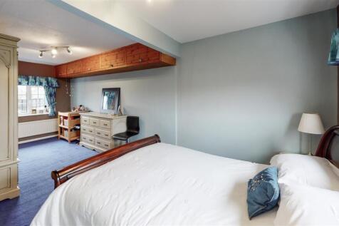 Highfield-House-Little-Ditton-Bedroom(2).jpg