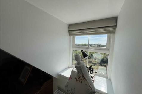 2ND FLOOR LANDING