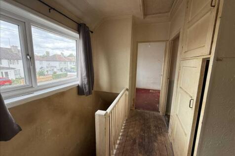 FIRST FLOOR LANDING