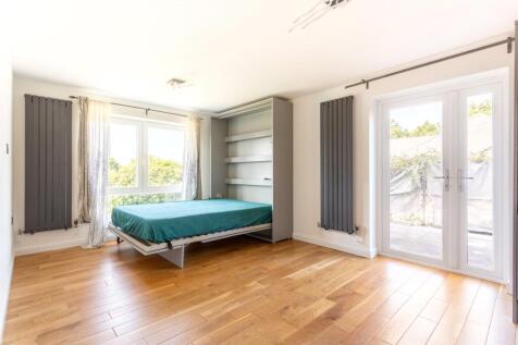 Lounge (With Bed)
