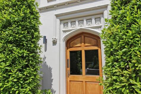 Kingswood Warren Park Mansion 23jun21 front door.J