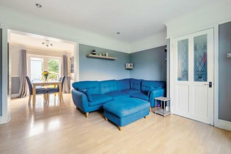 Living Room / Dining