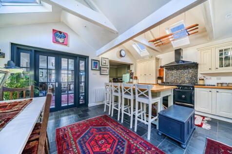 Kitchen / Dining