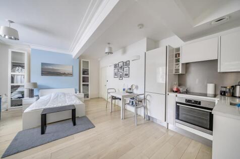 Reception/Bedroom