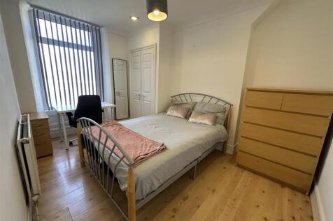 Bedroom 1.jpg