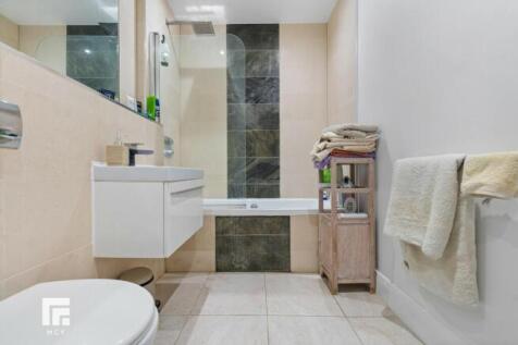 Bathroom 2.jpeg