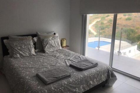 Double Bedroom...