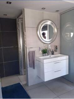 Ensuite  - Right...