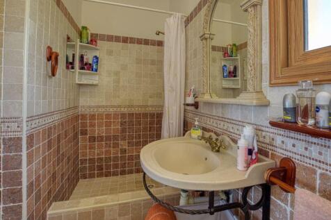 Bedroom 1 Ensuite