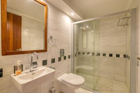 En-suite Bedroom 4