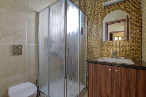 Bedroom 1 Ensuite