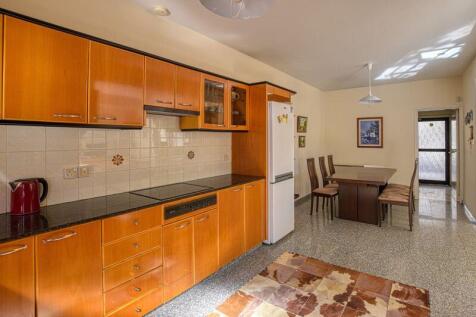 Kitchen-Dining Area