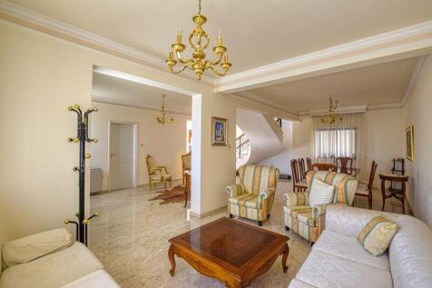 Formal lounge...