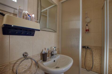 Bedroom 1 Ensuite