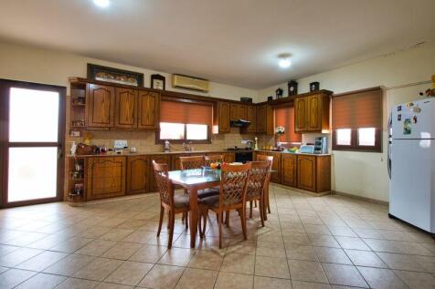Kitchen &amp; Dining...