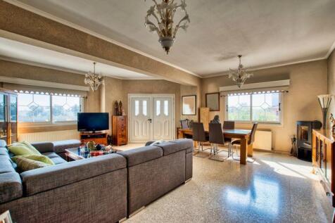 Lounge dining area
