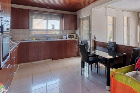 Kitchen,Dining Area