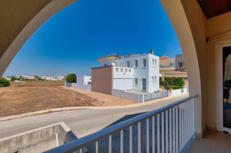 Balcony bedroom 1 &amp;