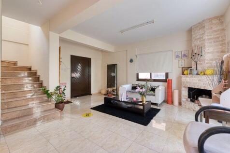 Lounge/Dining