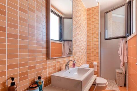 Bedroom 5 Ensuite