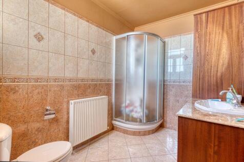 Bedroom 1 Ensuite