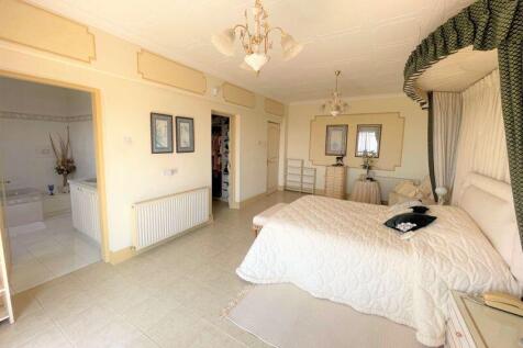 1st Floor bedroom 4