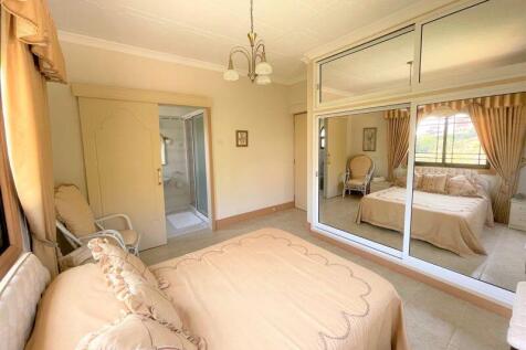 1st Floor bedroom 5