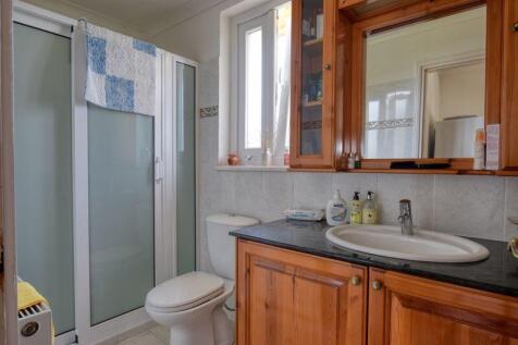 Bungalow Bathroom