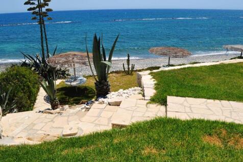 Acceses to the Beach