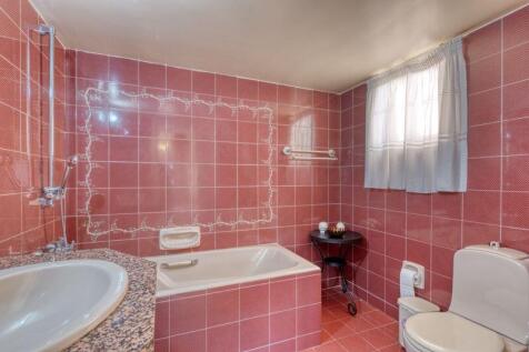 Bedroom 1 Ensuite