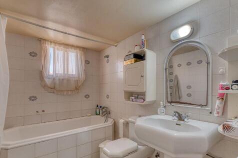 Bedroom 4 Ensuite