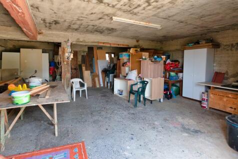 Garage/Workshop