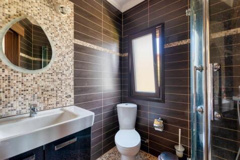 Bedroom 1 Ensuite