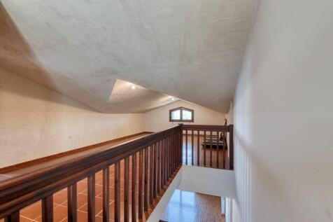 2nd Floor Landing