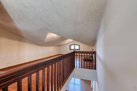 2nd Floor Landing