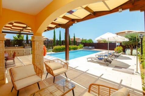 Veranda and pool...