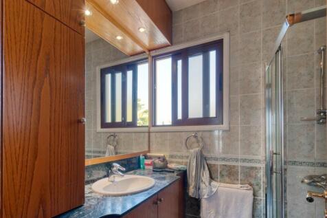 Bedroom 1 Ensuite