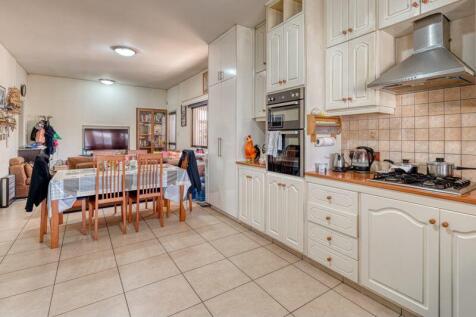 Kitchen-Dining Area