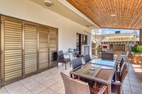 Covered Side Veranda