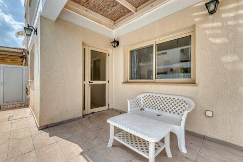 Side Covered Veranda